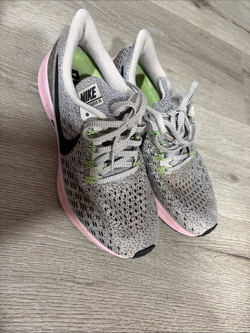 Nike Womanβs Air Zoom Pegasus 35 Running Shoes